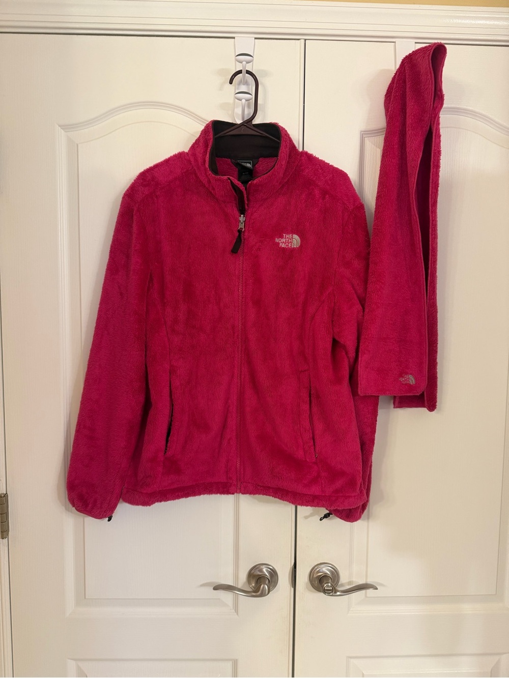 The North Face Osito  Bright Pink Womens Soft Teddy Jacket with Scarf!